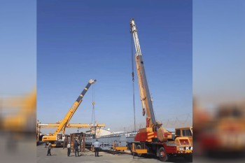 عملیات هم‌زمان دو جرثقیل کاتو برای جابه‌جایی سازه سنگین - جرثقیل تهران (آبنیکی)